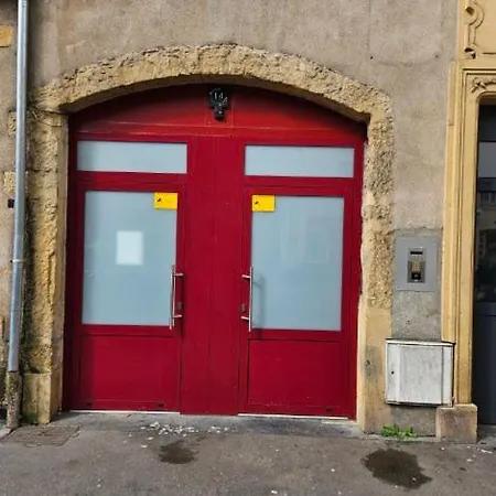 Des Jasmins Apartment *
