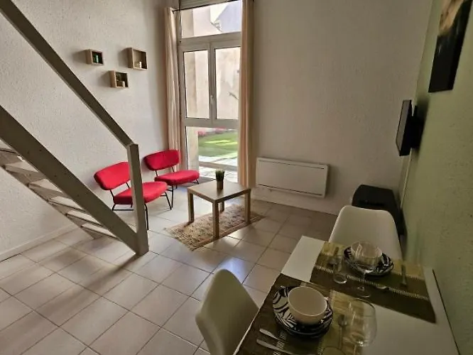Des Jasmins Apartment