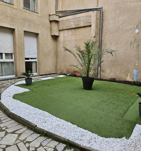 Des Jasmins Apartment